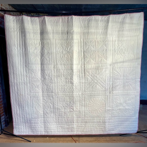 Hand Stitched Patchwork Applique Quilt 86” x 96” - Picture 16 of 16